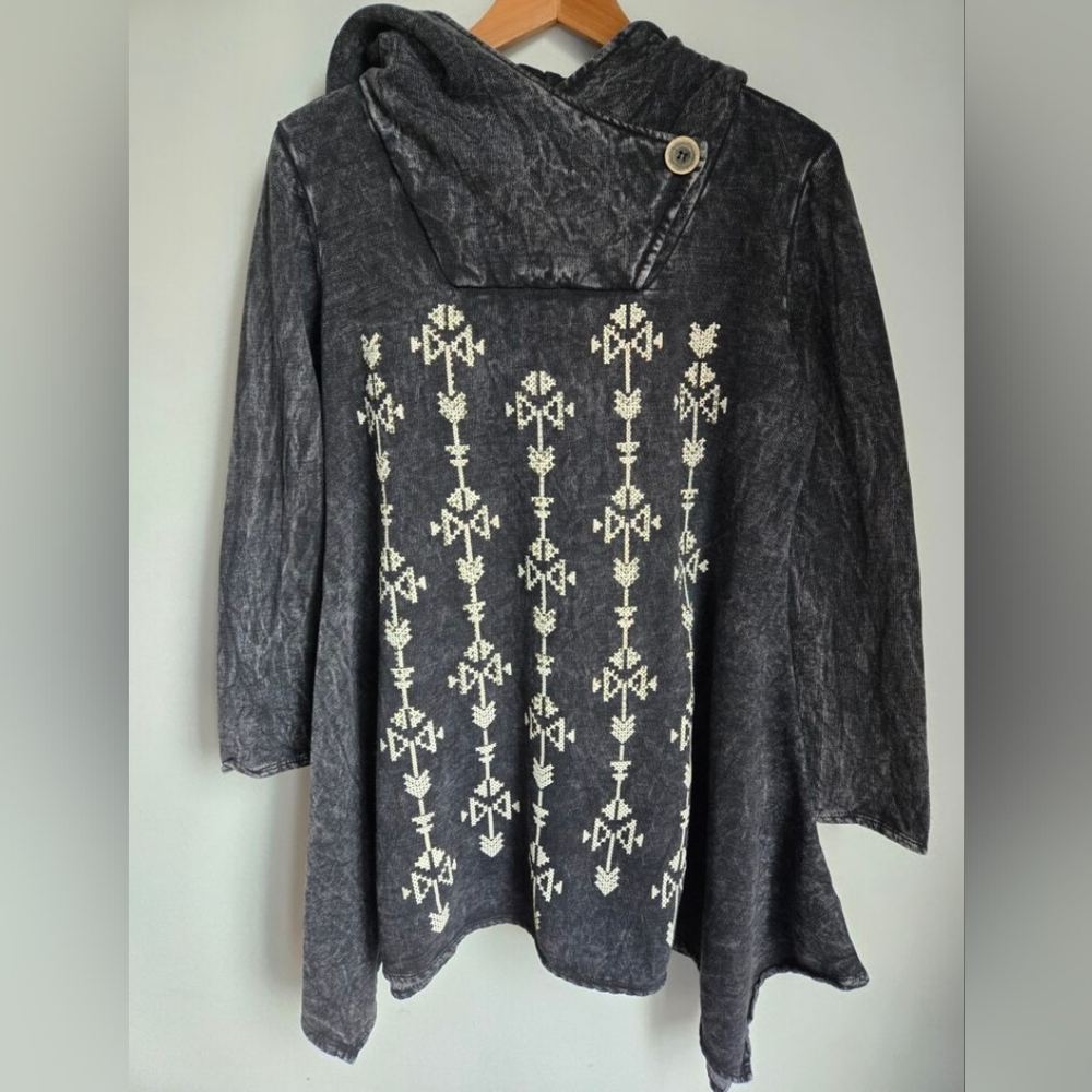 VOCAL Gray Hooded Sweater with White Pattern
